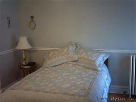 Four Creeks Bed & Breakfast Girard Pokoj fotografie